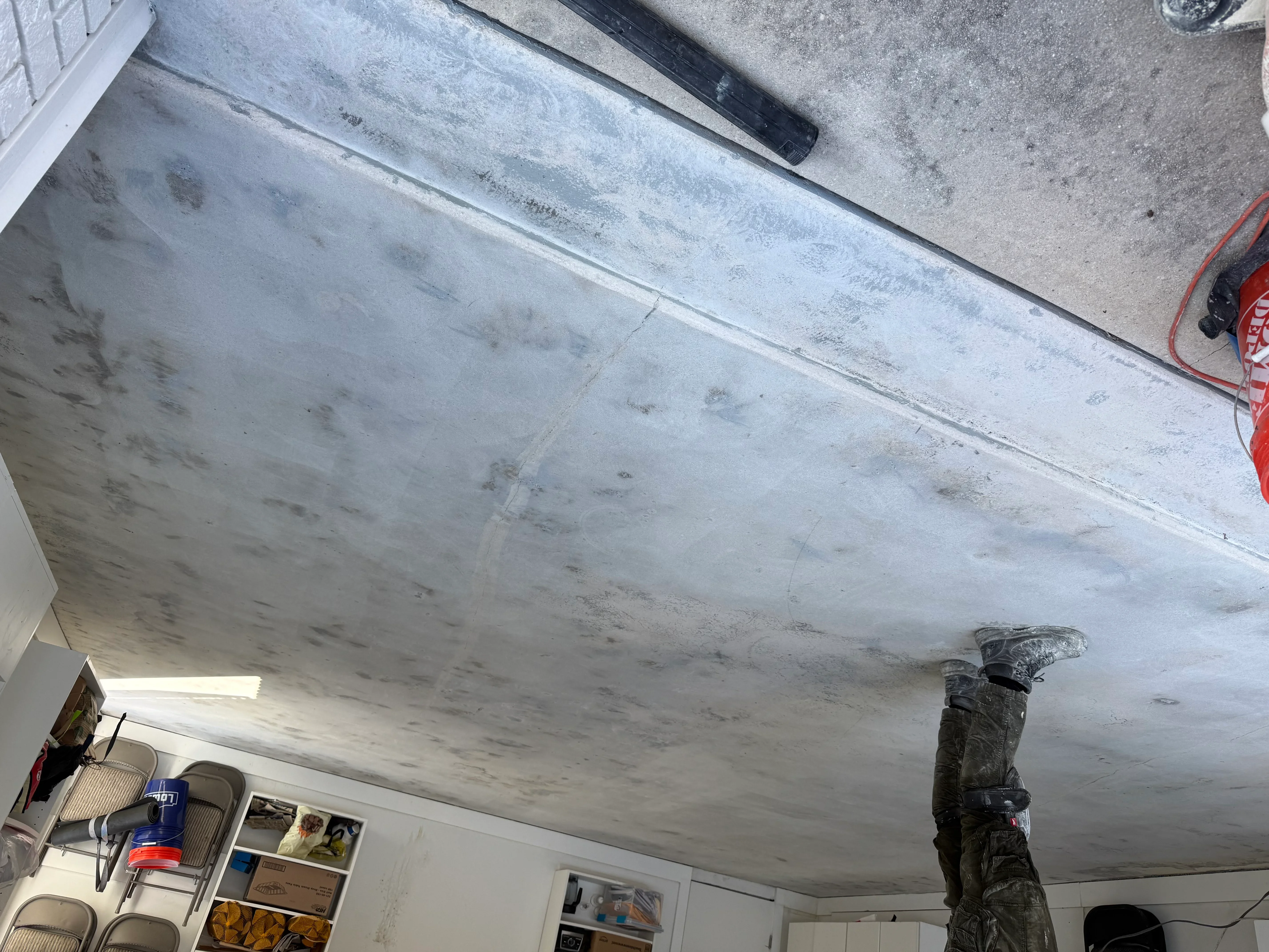 Concrete ceiling after cleaning and restoration, showing uniform light gray finish